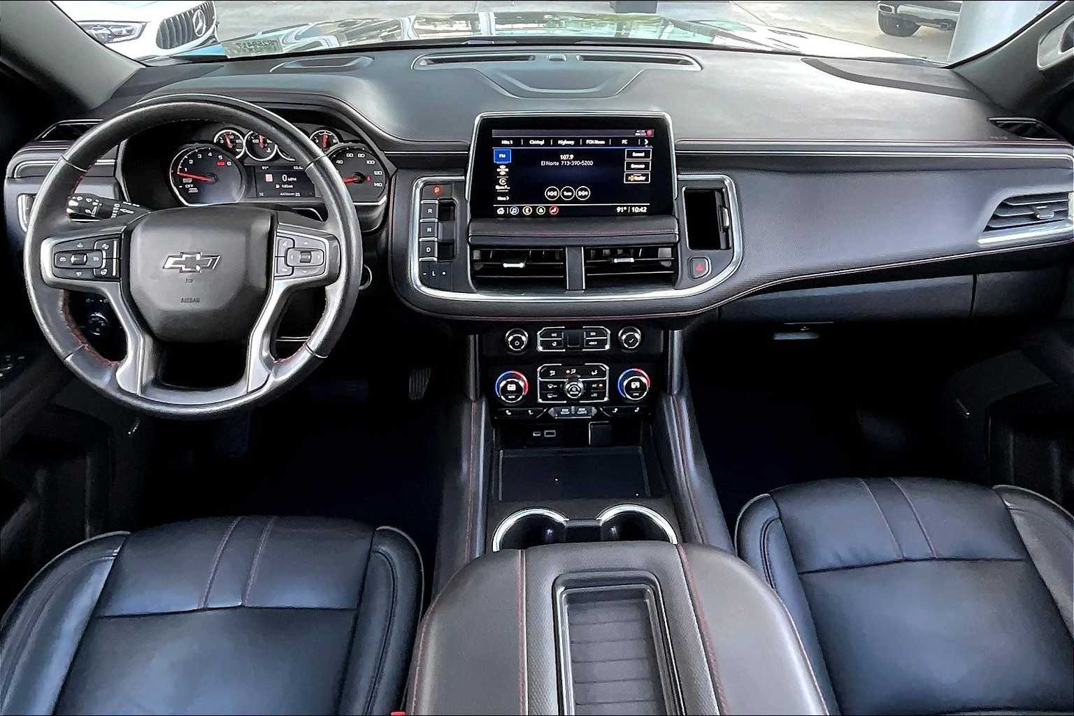 2021 Chevrolet Suburban RST photo 12
