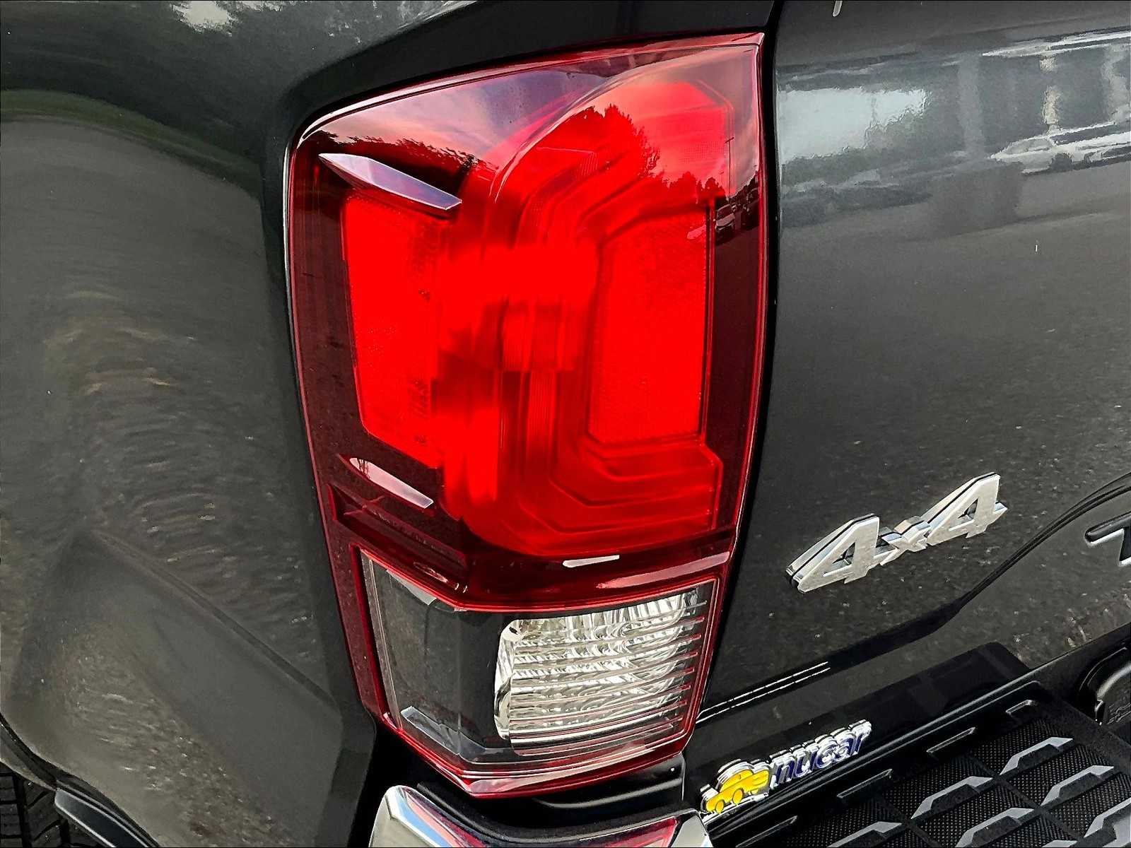 2022 Toyota Tacoma SR5 photo 34