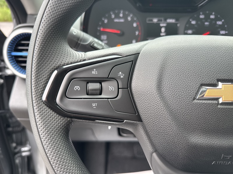 2025 Chevrolet Trax LS photo 19