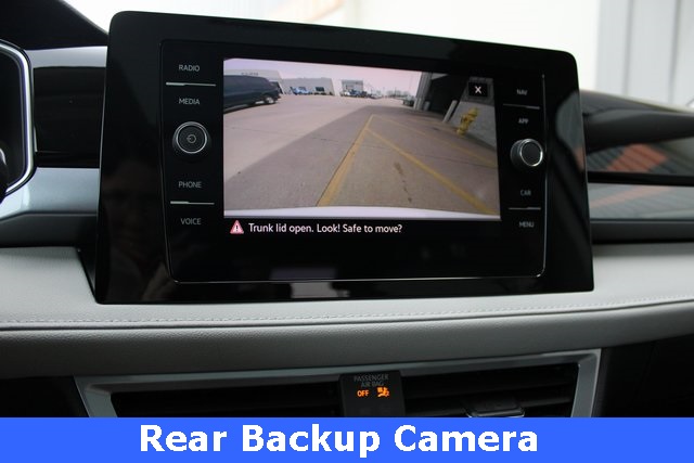 2025 Volkswagen Taos SEL photo 3