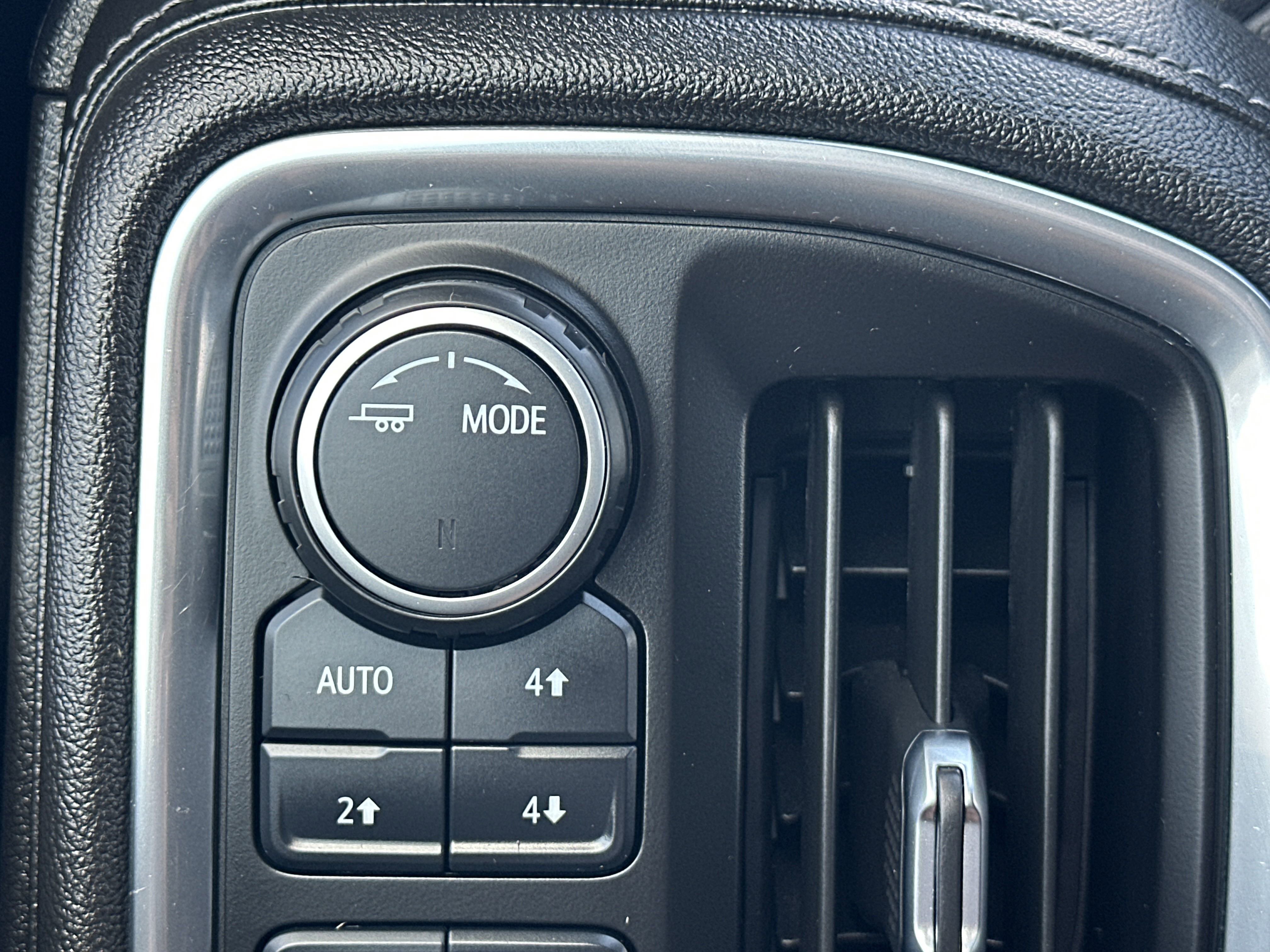 2021 Chevrolet Silverado 1500 RST photo 10