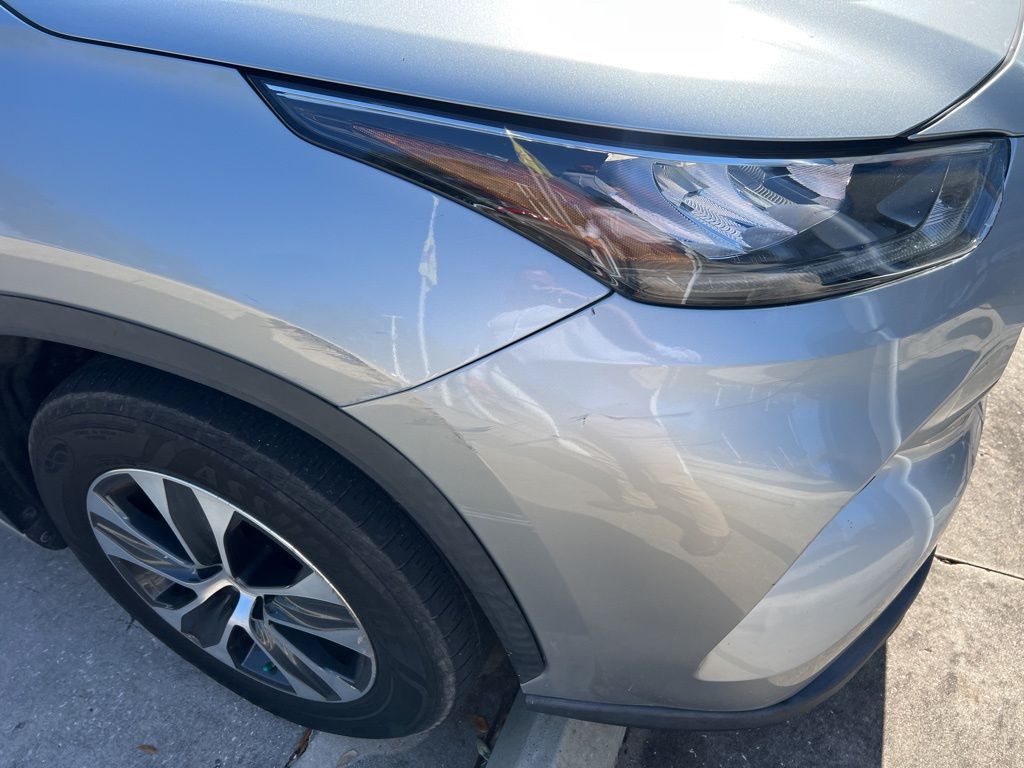 2020 Toyota Highlander XLE photo 3