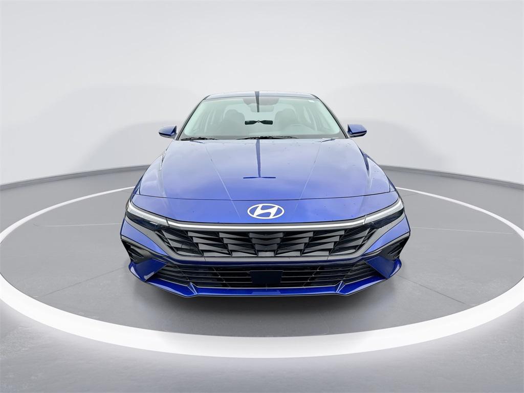2025 Hyundai Elantra SEL Convenience photo 3