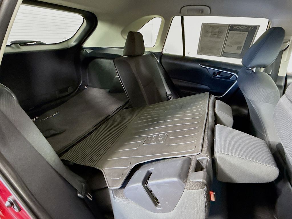 2019 Toyota RAV4 Hybrid LE photo 25