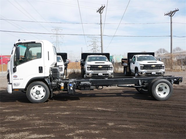 2025 Chevrolet Silverado photo 3