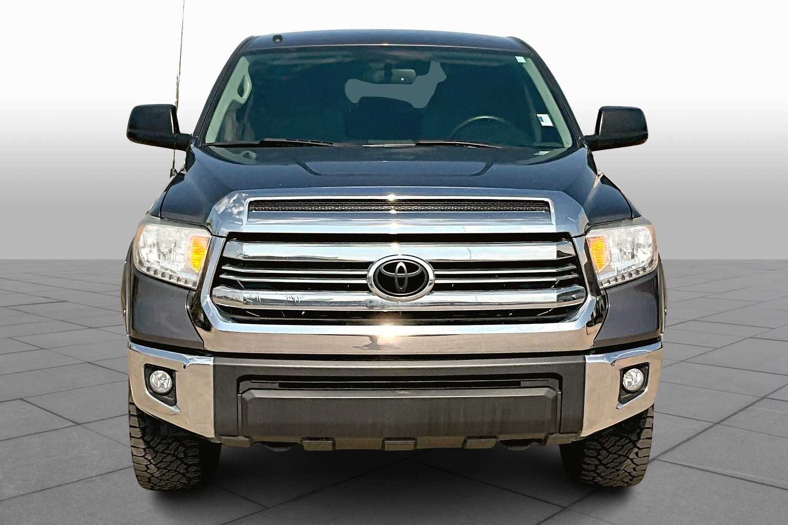 2017 Toyota Tundra SR5 photo 3