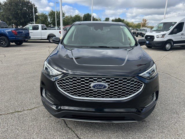 2023 Ford Edge SEL photo 2