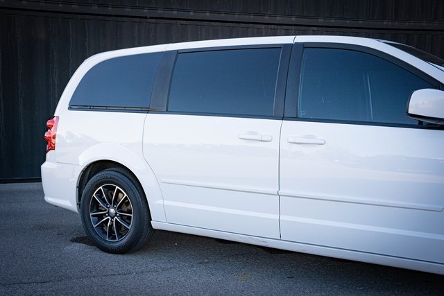 2017 Dodge Grand Caravan SE Plus Blacktop photo 6