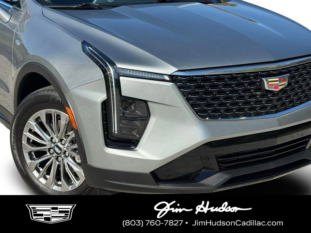 2025 Cadillac XT4 Premium Luxury photo 3