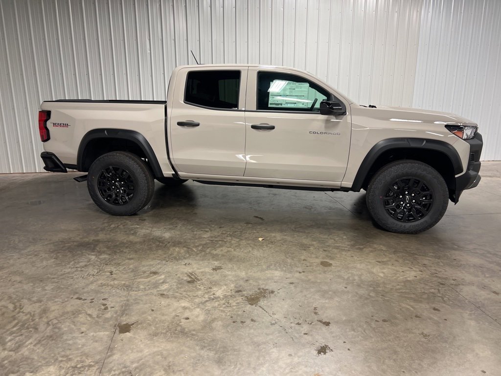 2026 Chevrolet Colorado Trail Boss photo 2