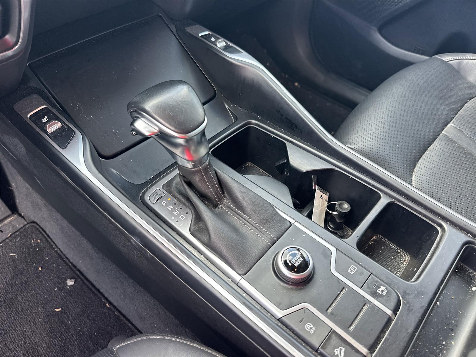 2022 Kia Sorento S photo 11