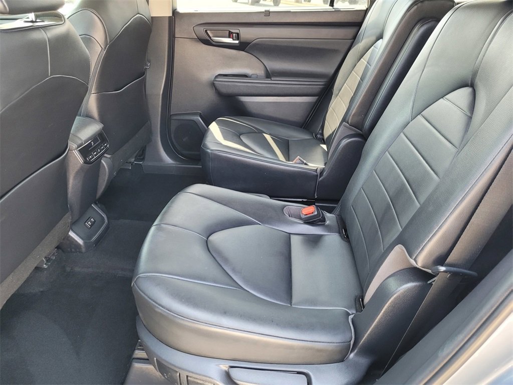 2020 Toyota Highlander XLE photo 10