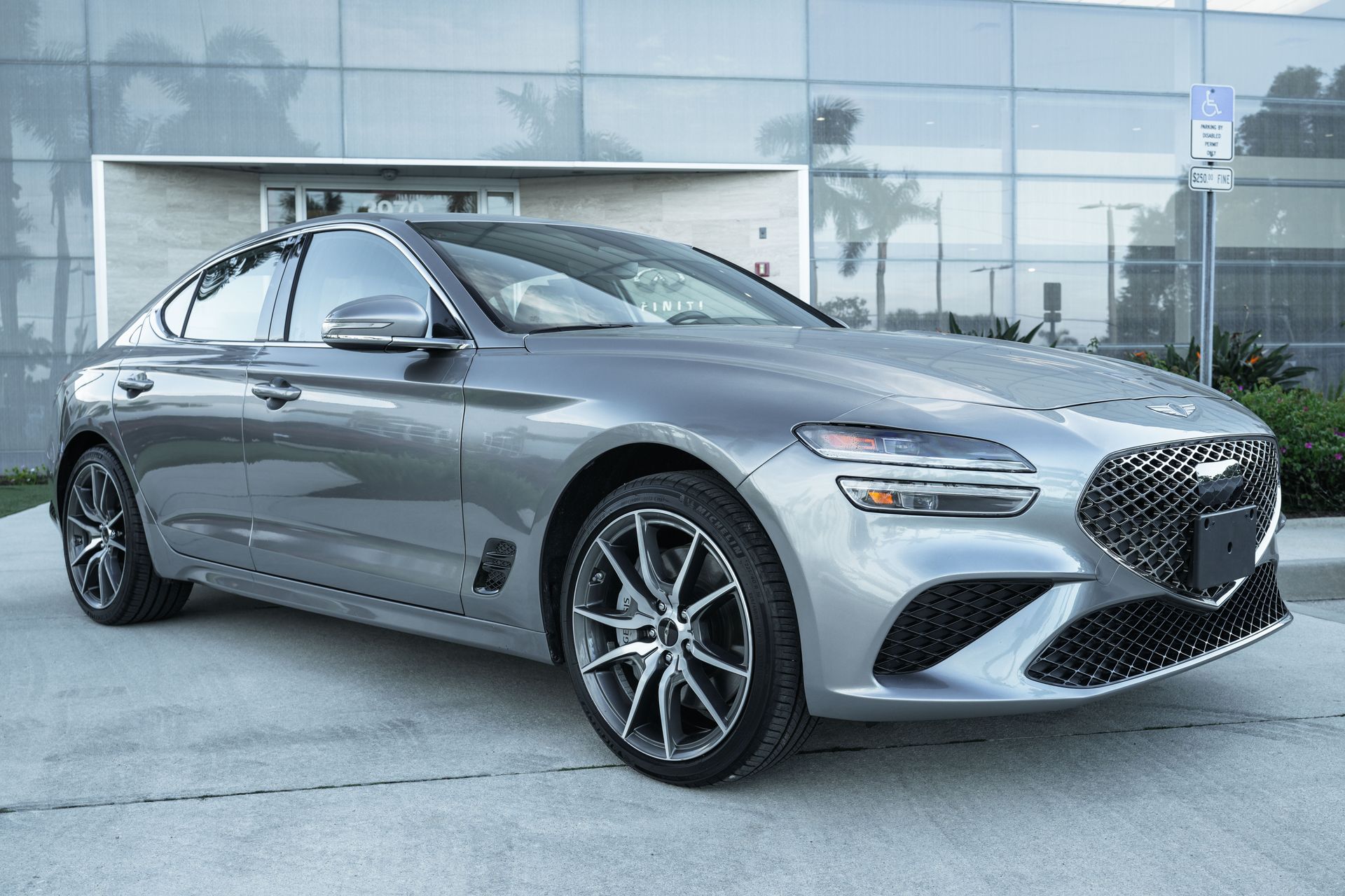 2025 Genesis G70 2.5T photo 2