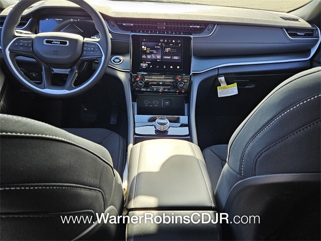 2025 Jeep Grand Cherokee Laredo photo 8