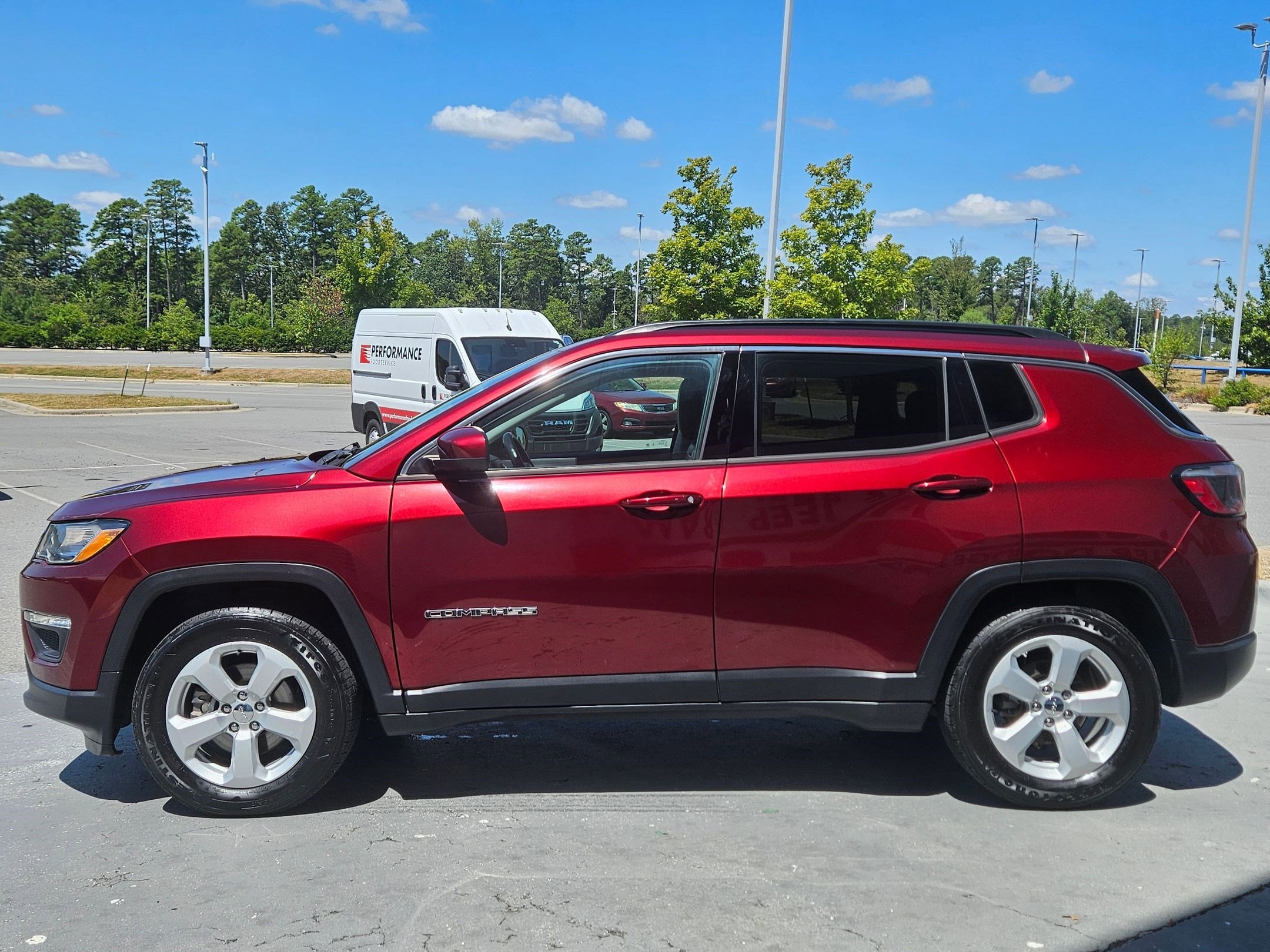 2021 Jeep Compass Latitude photo 2