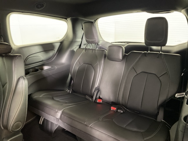 2025 Chrysler Pacifica photo 38