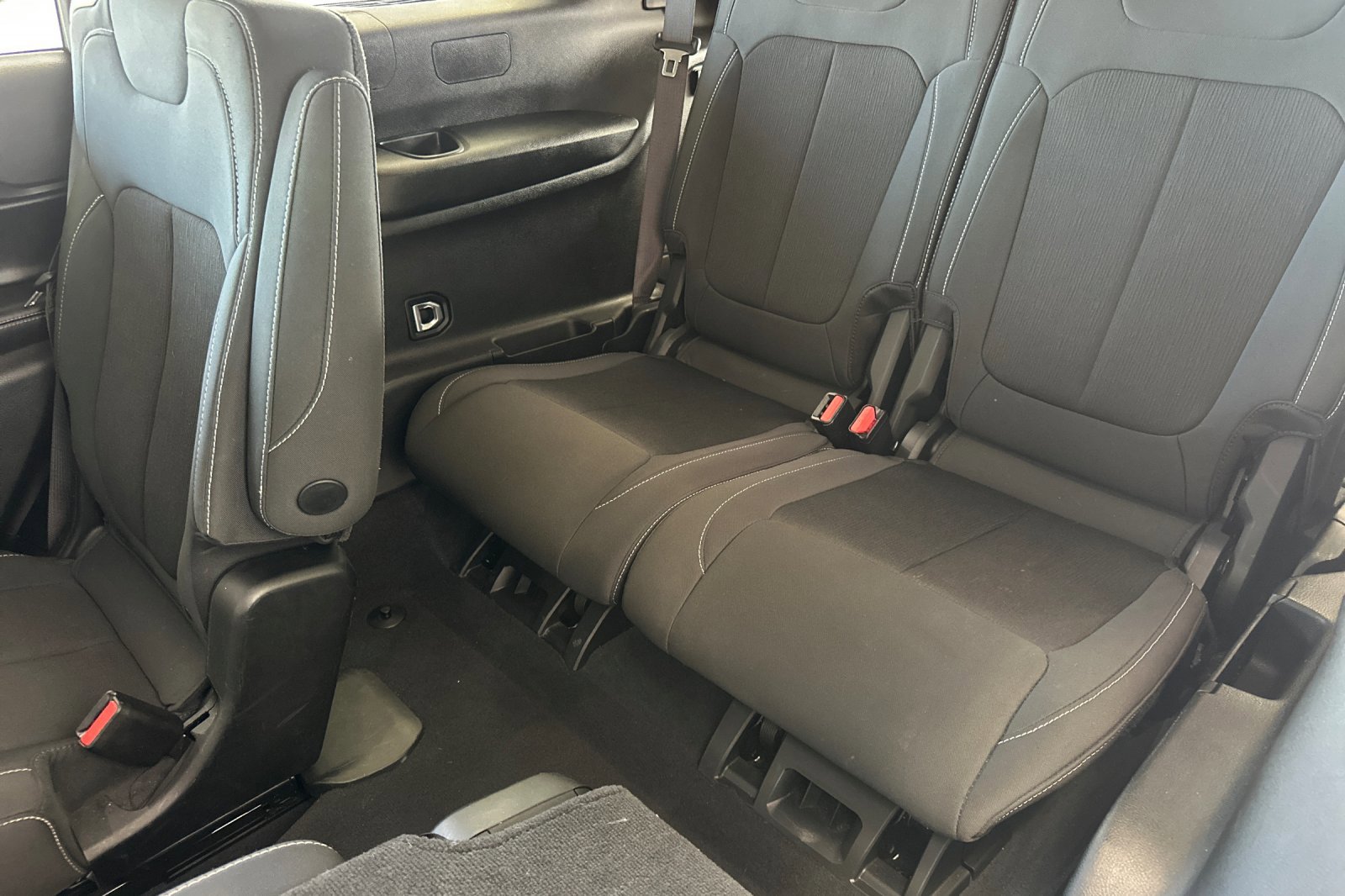 2023 Jeep Grand Cherokee Laredo Sport photo 14