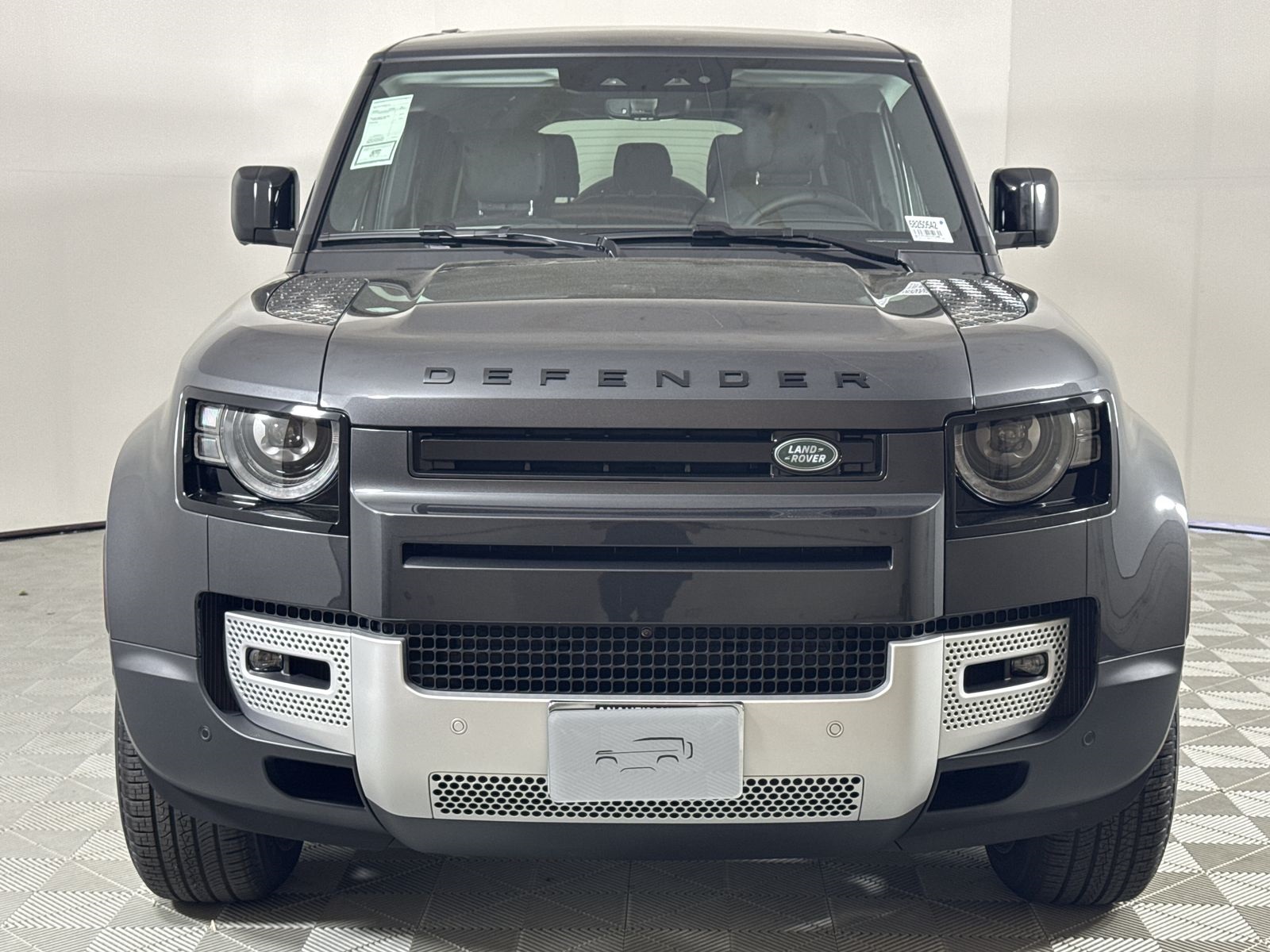 2025 Land Rover Defender 130 S photo 8