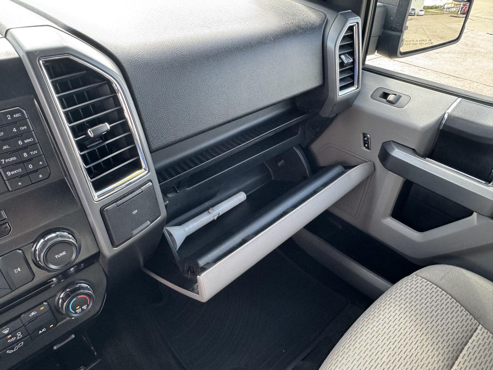 2015 Ford F-150 XLT photo 17