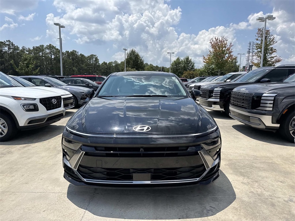 2025 Hyundai Sonata Hybrid Limited photo 2
