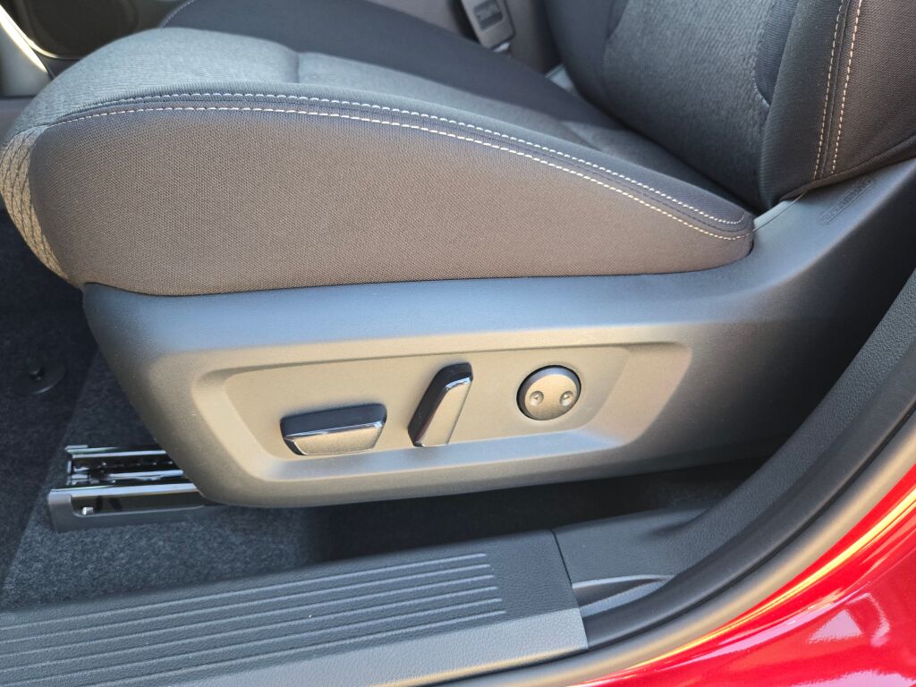 2026 Nissan Rogue SV photo 16