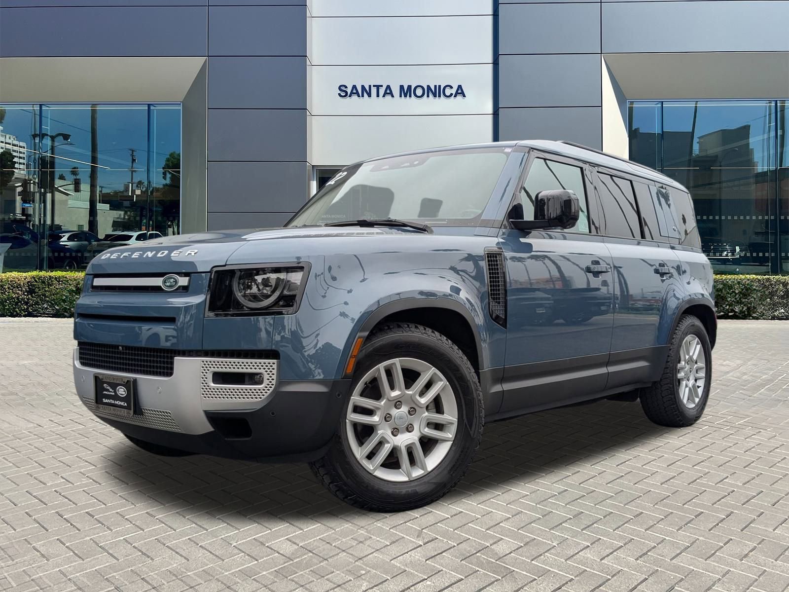 2022 Land Rover Defender S's photo