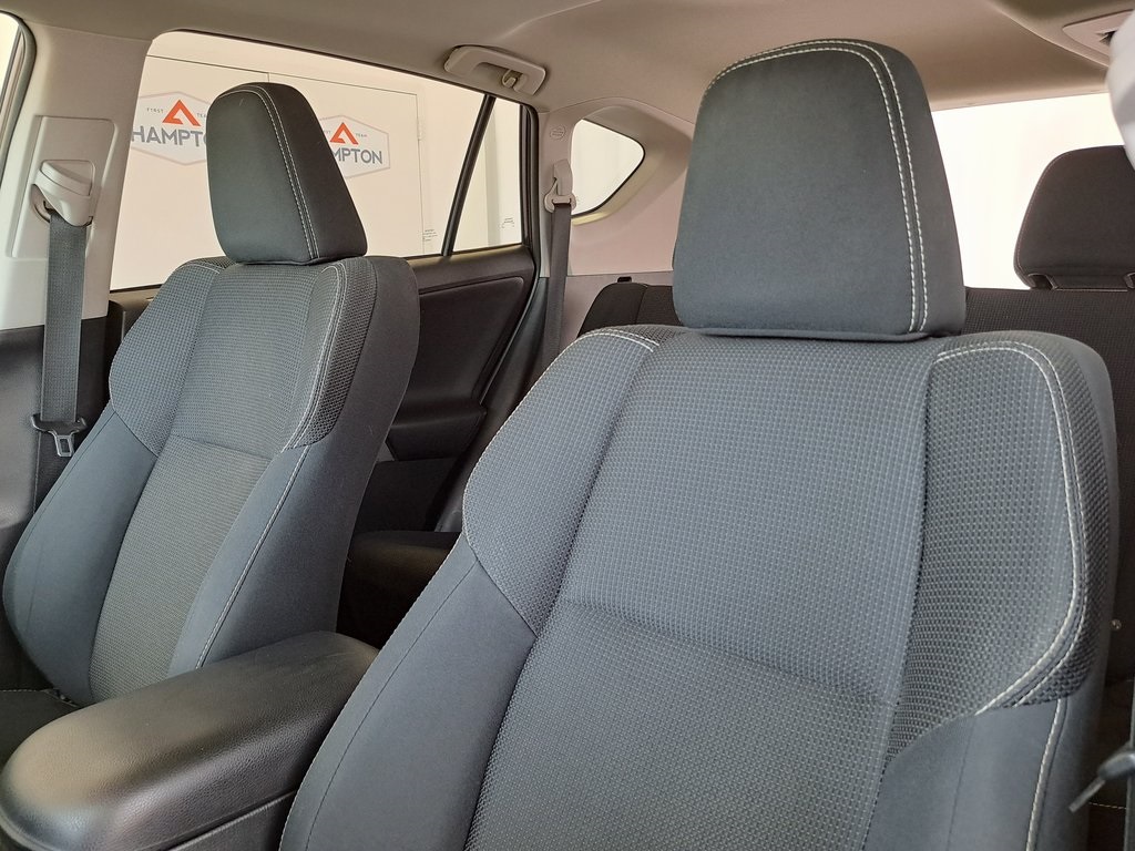 2016 Toyota RAV4 XLE photo 23