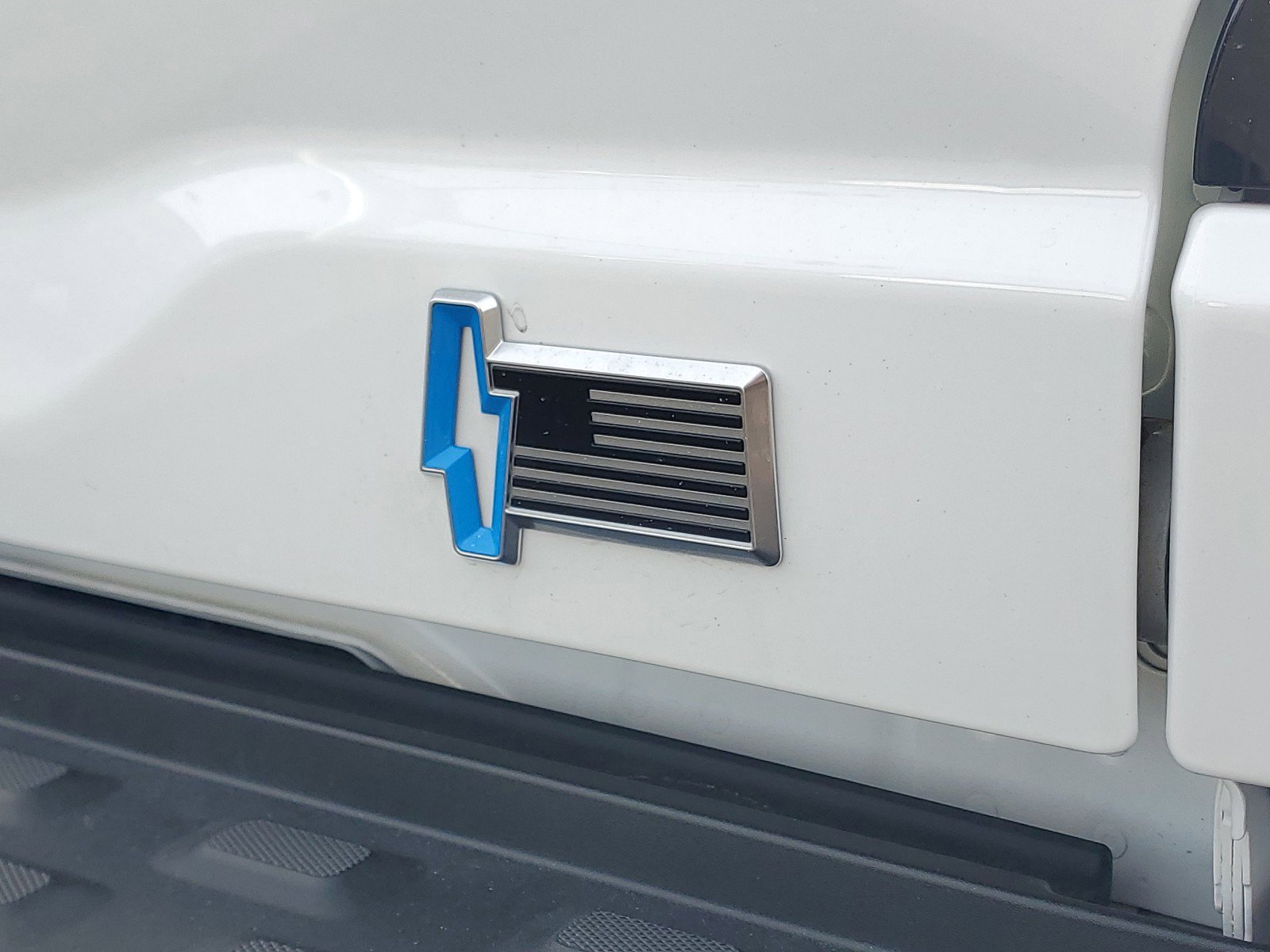 2023 Ford F-150 Lightning Lariat photo 6