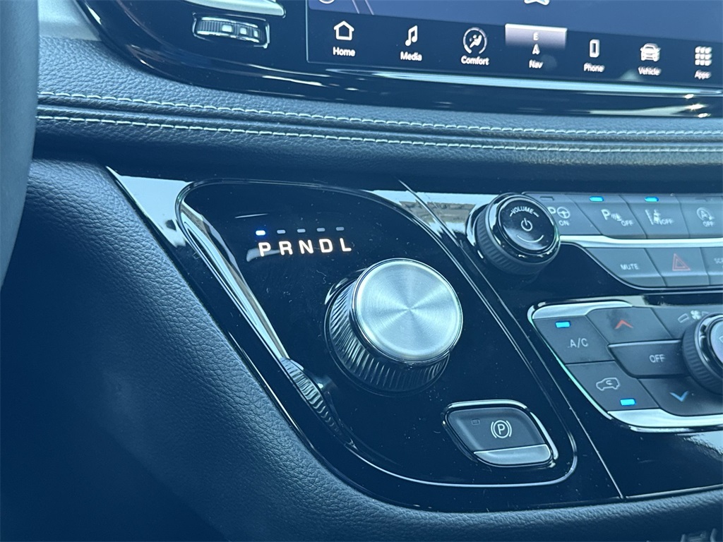 2024 Chrysler Pacifica Touring L photo 23