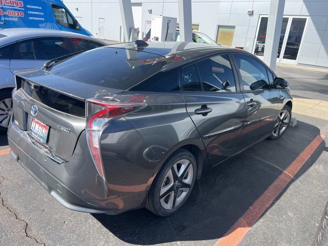 2017 Toyota Prius Four photo 4