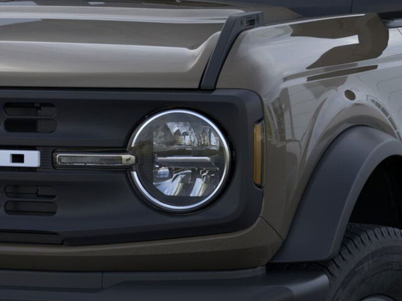 2025 Ford Bronco Base photo 18