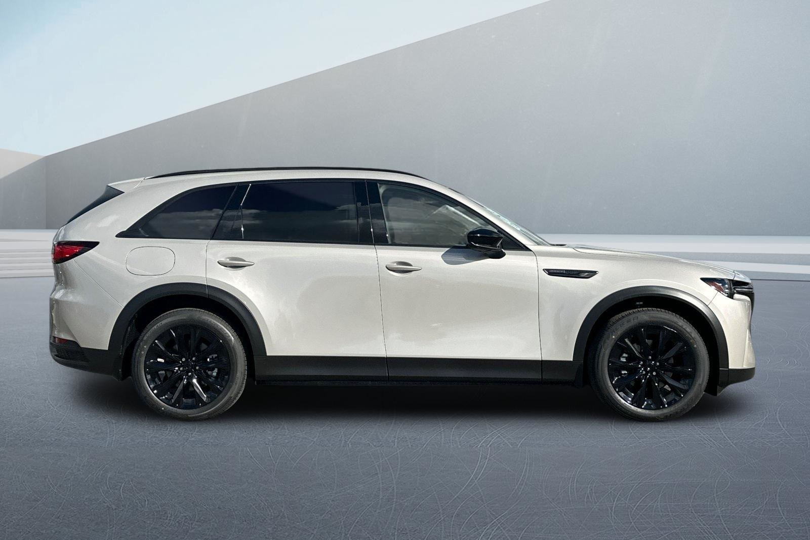 2026 Mazda CX-90 Plug-in Hybrid Premium photo 2