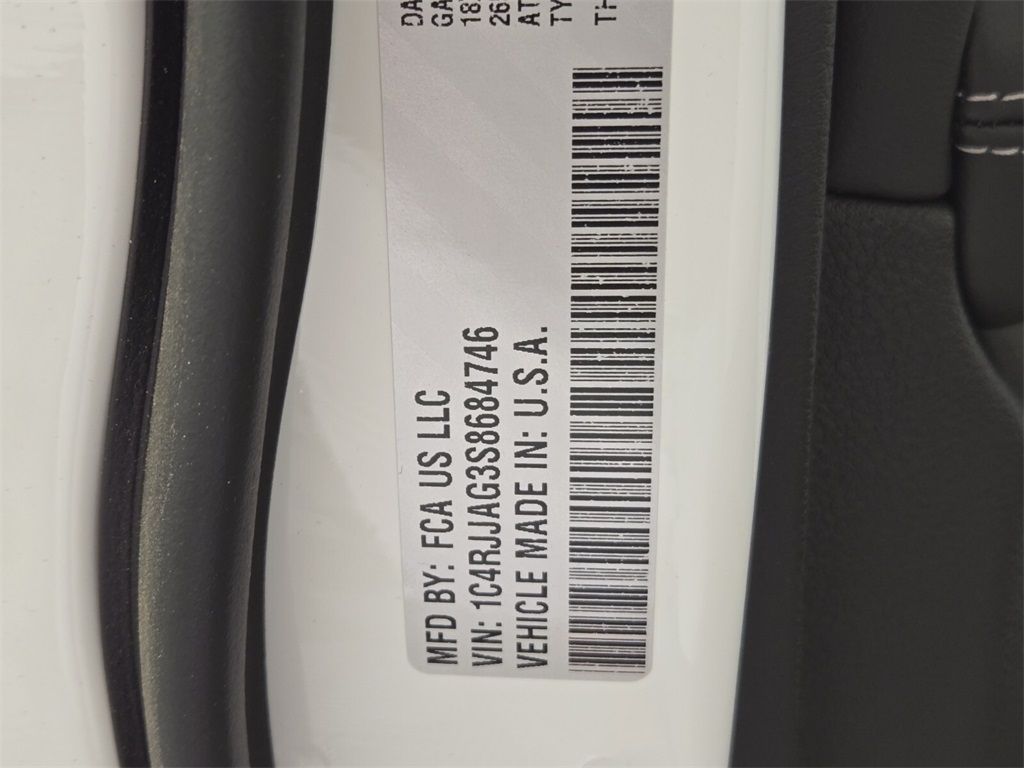 2025 Jeep Grand Cherokee Laredo photo 10