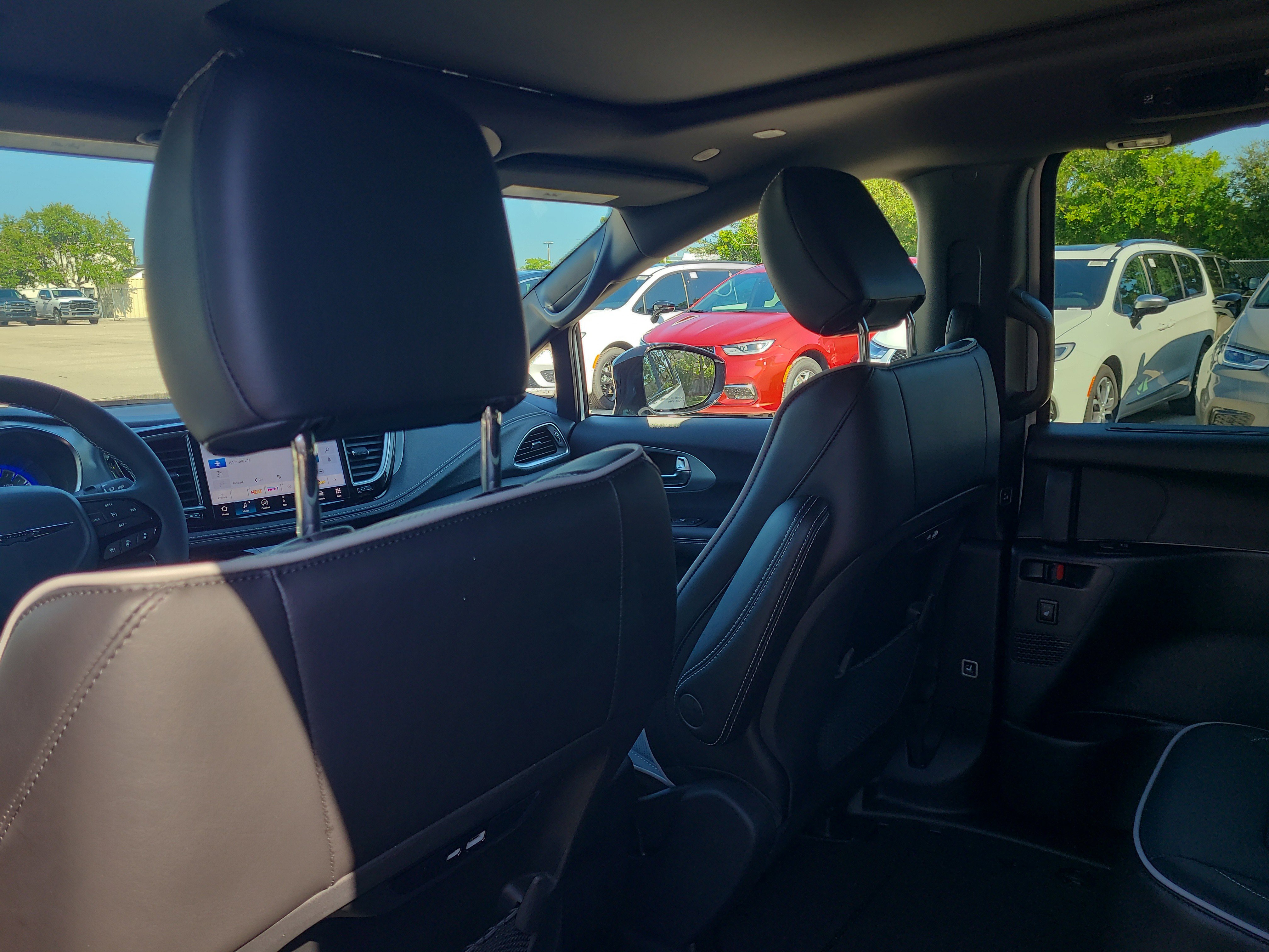 2026 Chrysler Pacifica Limited photo 4