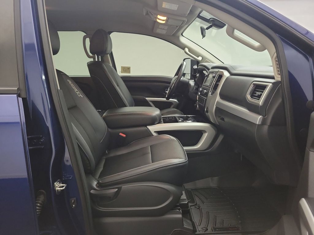 2017 Nissan Titan PRO-4X photo 24