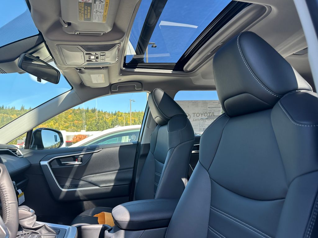 2025 Toyota RAV4 XLE Premium photo 22