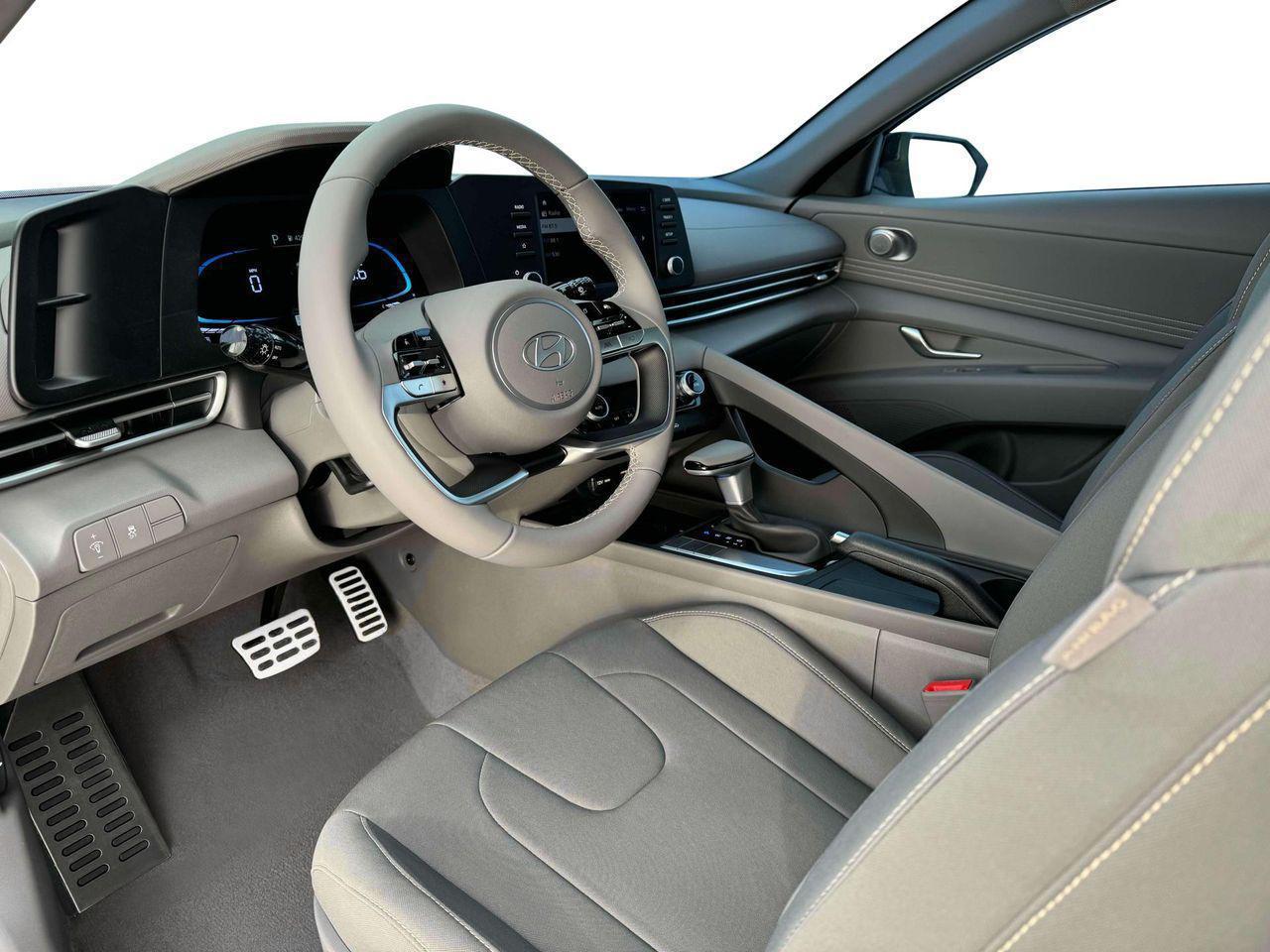 2025 Hyundai Elantra SEL Sport photo 13