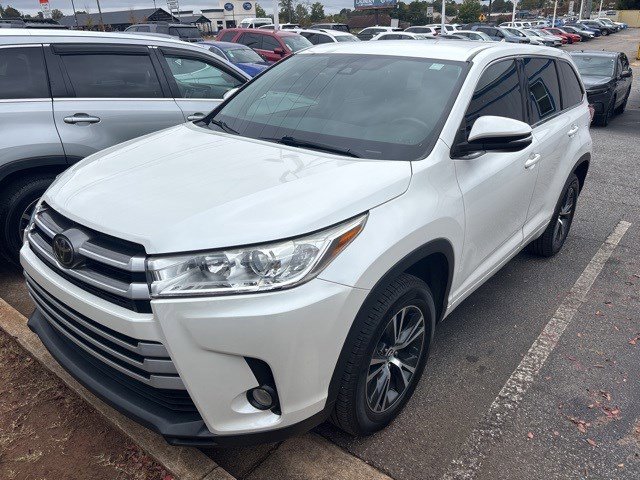 2017 Toyota Highlander LE photo 4
