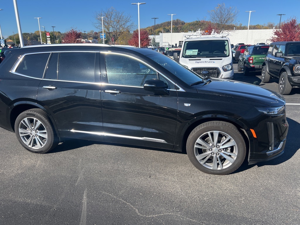 2025 Cadillac XT6 Premium Luxury photo 2