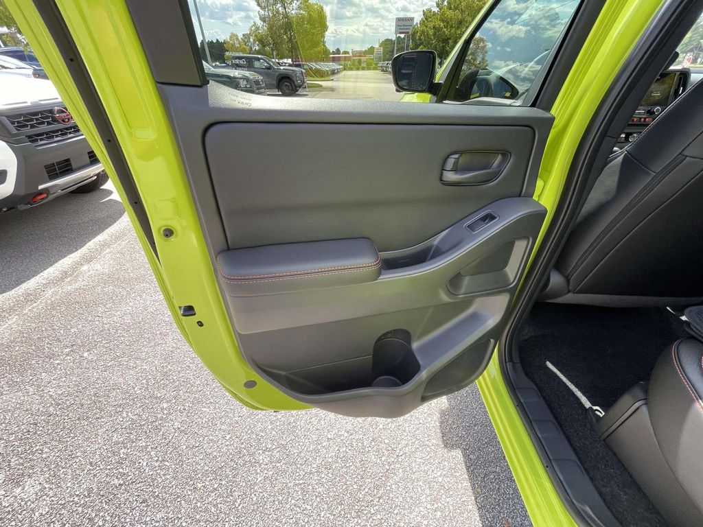 2026 Nissan Frontier PRO-4X photo 11