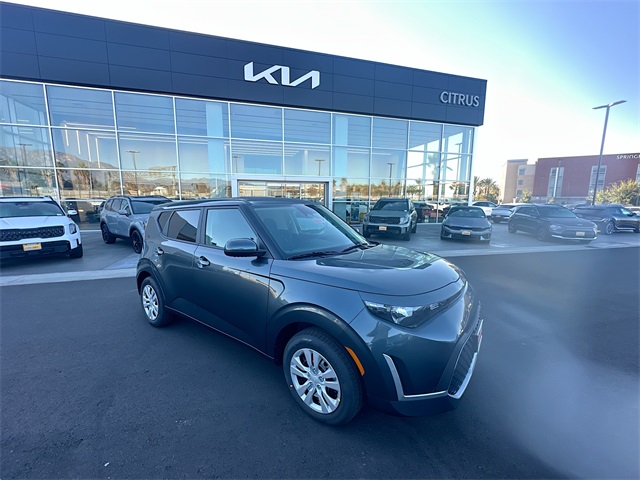 2025 Kia Soul LX's photo