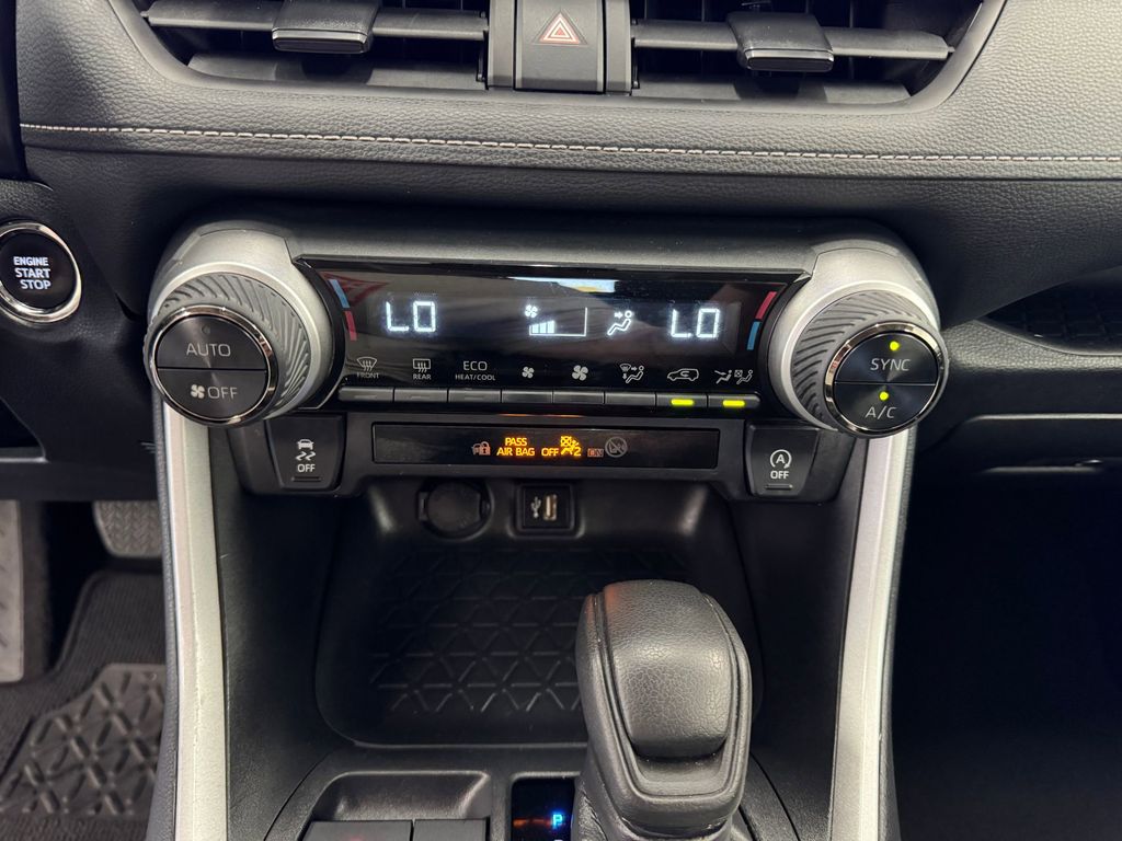 2024 Toyota RAV4 XLE photo 22