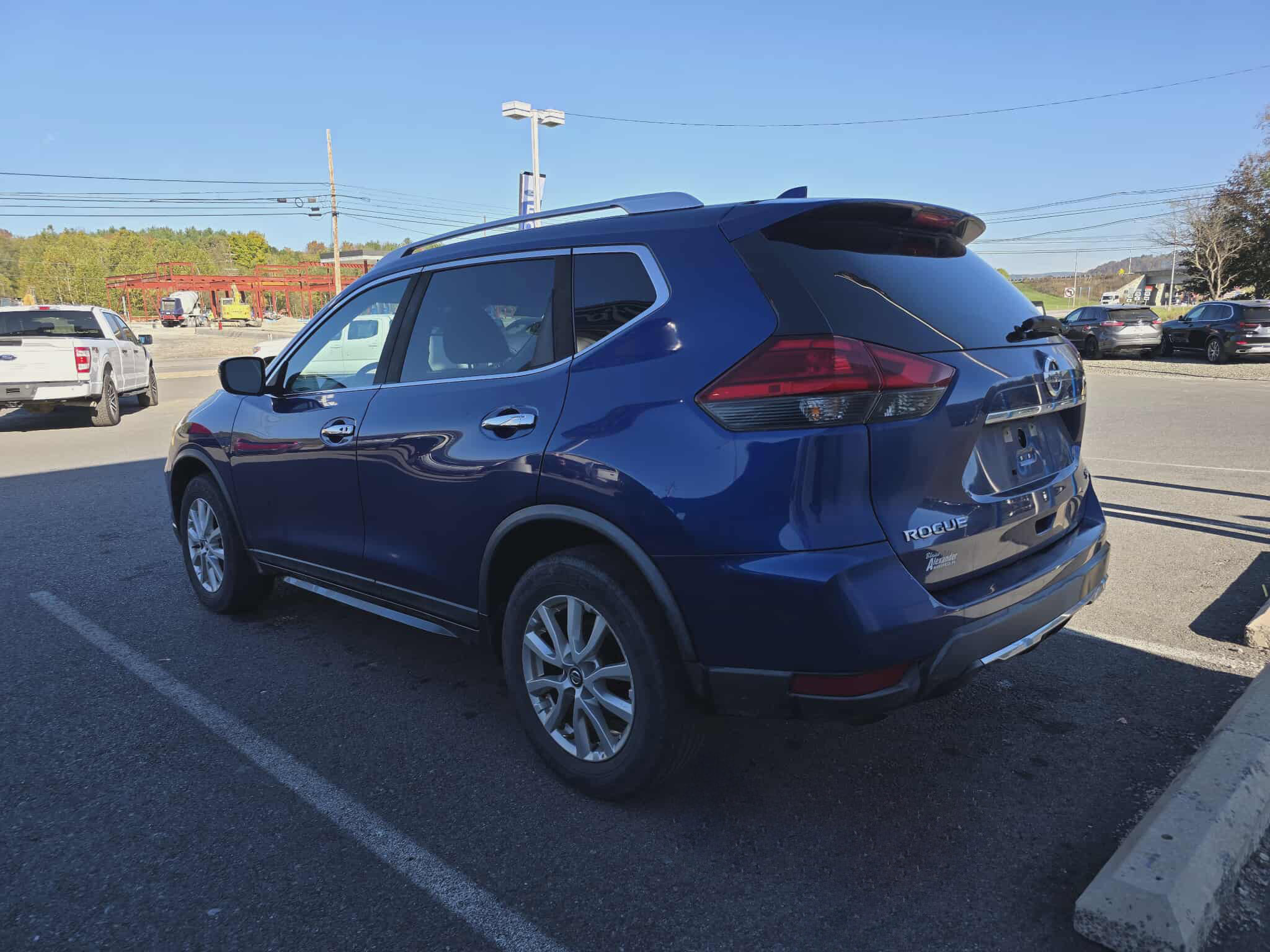 2017 Nissan Rogue SV photo 4