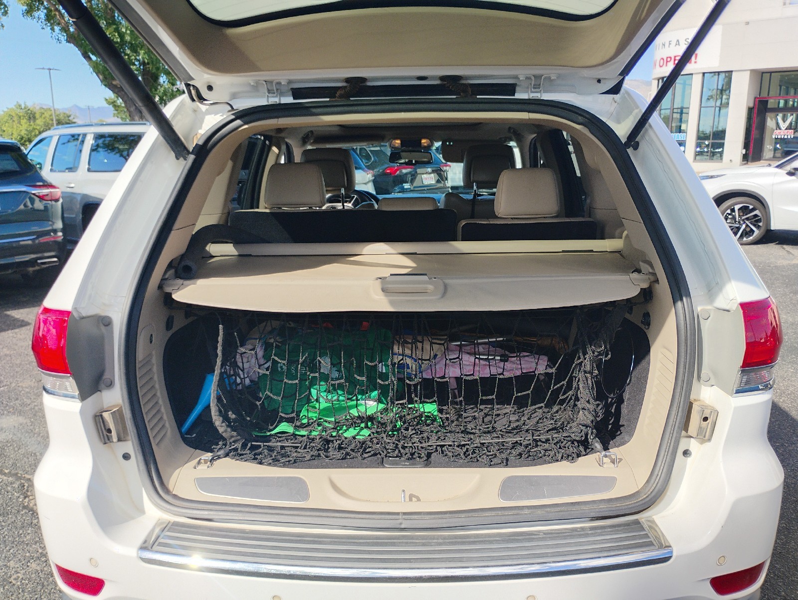 Used 2014 Bright White Clearcoat Jeep Limited image 25