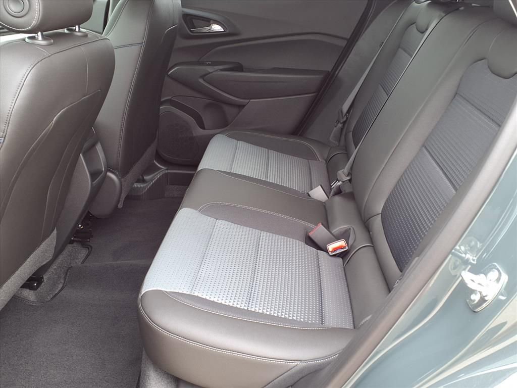 2025 Chevrolet Trax LT photo 5