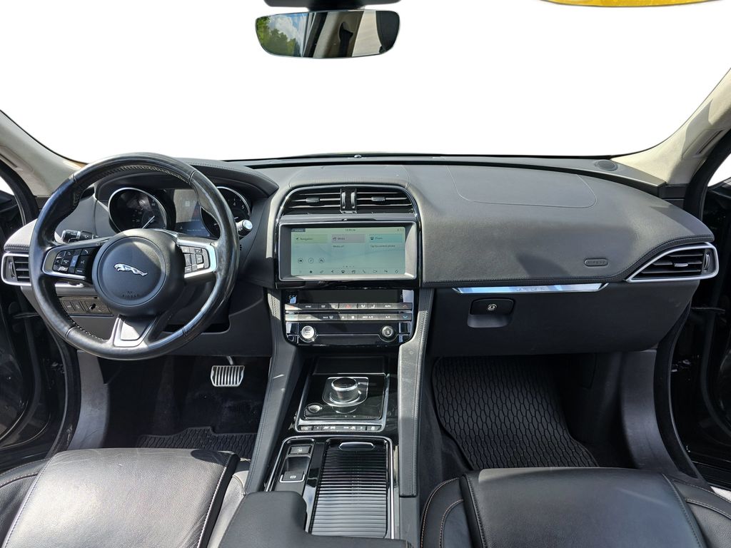 2019 Jaguar F-PACE Prestige photo 8
