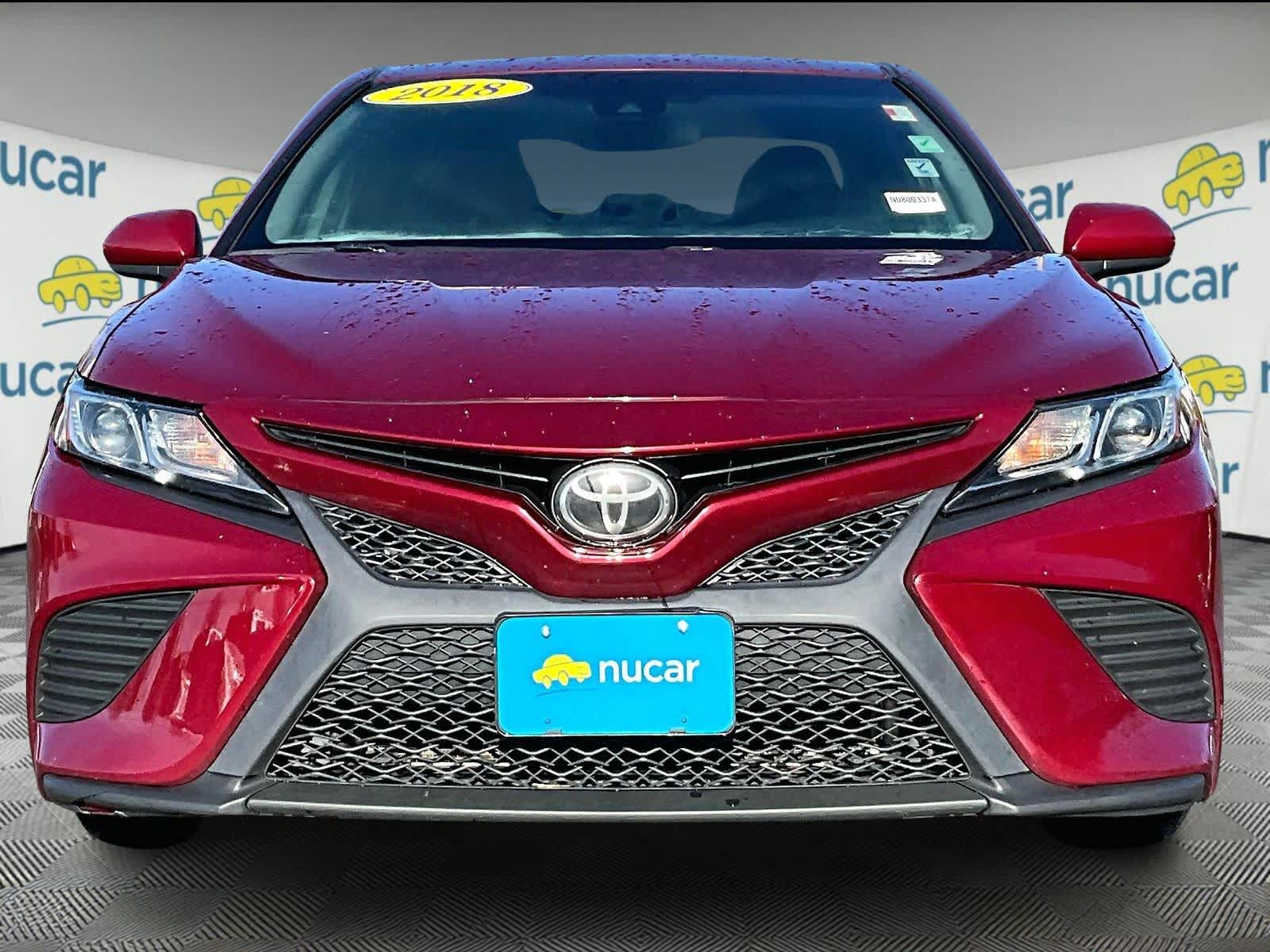 2018 Toyota Camry SE photo 2