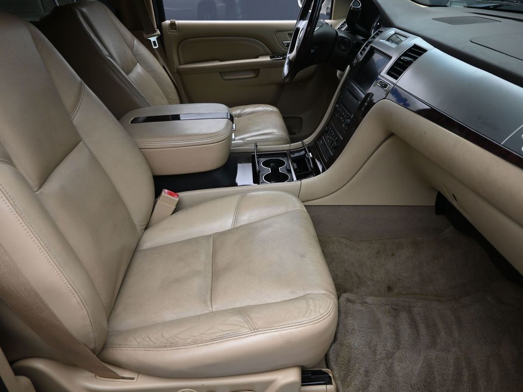 2010 Cadillac Escalade Base photo 5