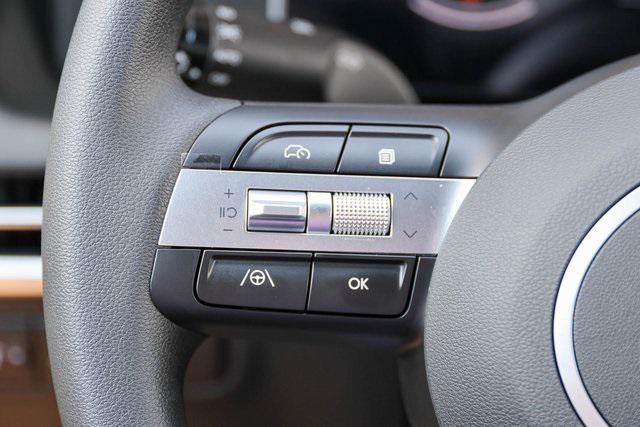 New 2025 Black Hyundai SEL FWD image 20