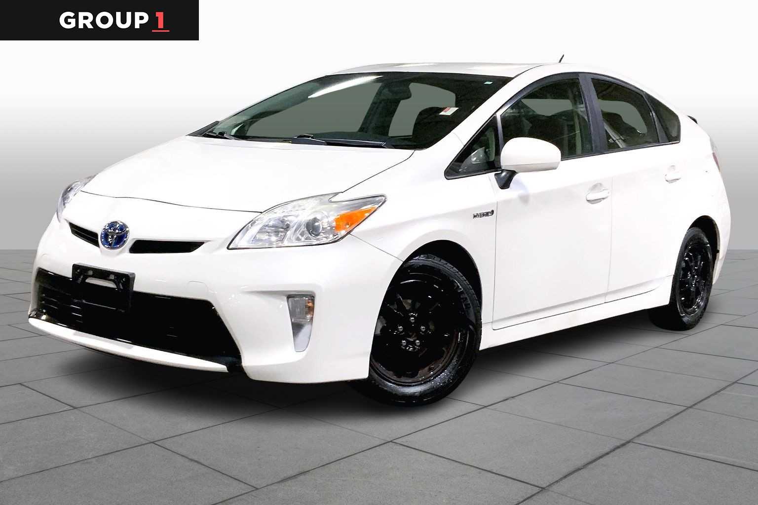 2015 Toyota Prius Three's photo